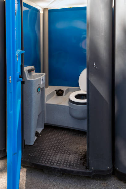Best High-end porta potty rental  in Auburn, KS